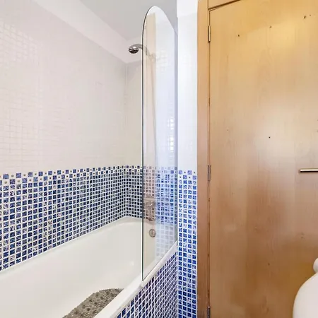 דירה Beautiful Three Bedroom Duplex Flat In *