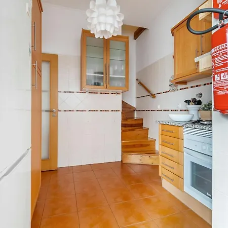 Апартаменты Beautiful Three Bedroom Duplex Flat In